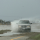Un coche en la calle después del huracán Harvey. Imagen: AP
